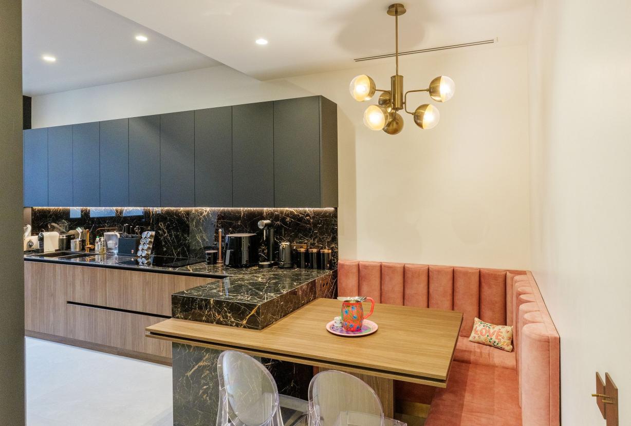 Par131 - Appartement de luxe de trois chambres