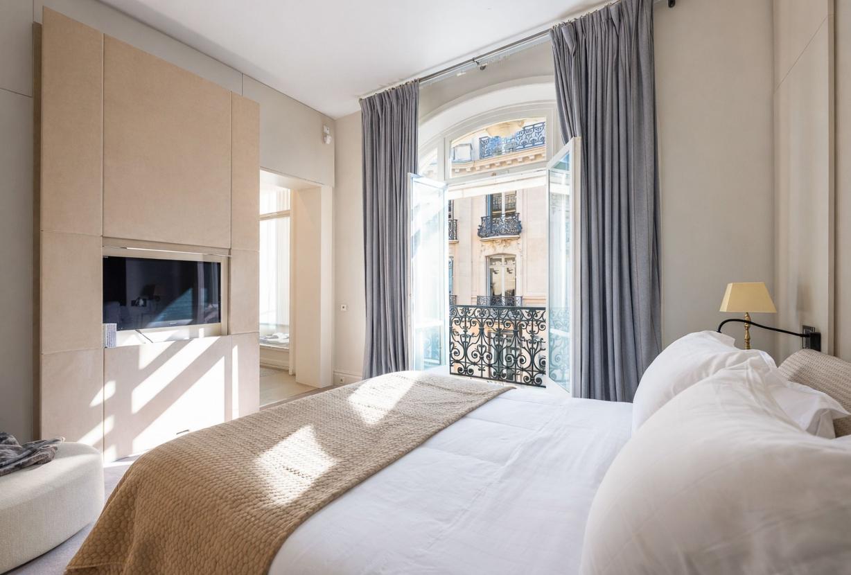 Par070 - Luxury apartment in Saint Germain