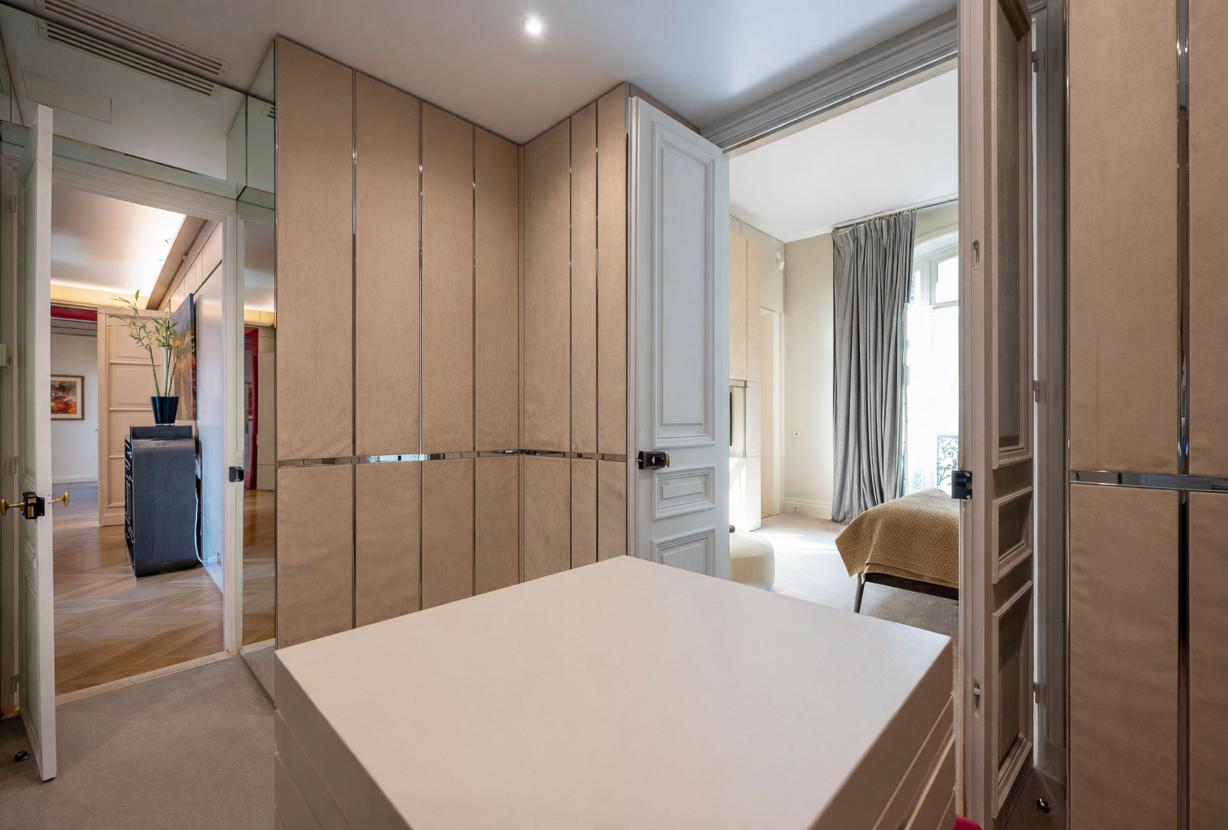Par070 - Luxury apartment in Saint Germain