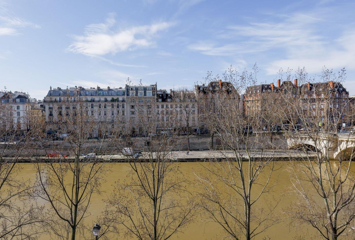 Par224 - Apartamento com vista para o rio Sena.