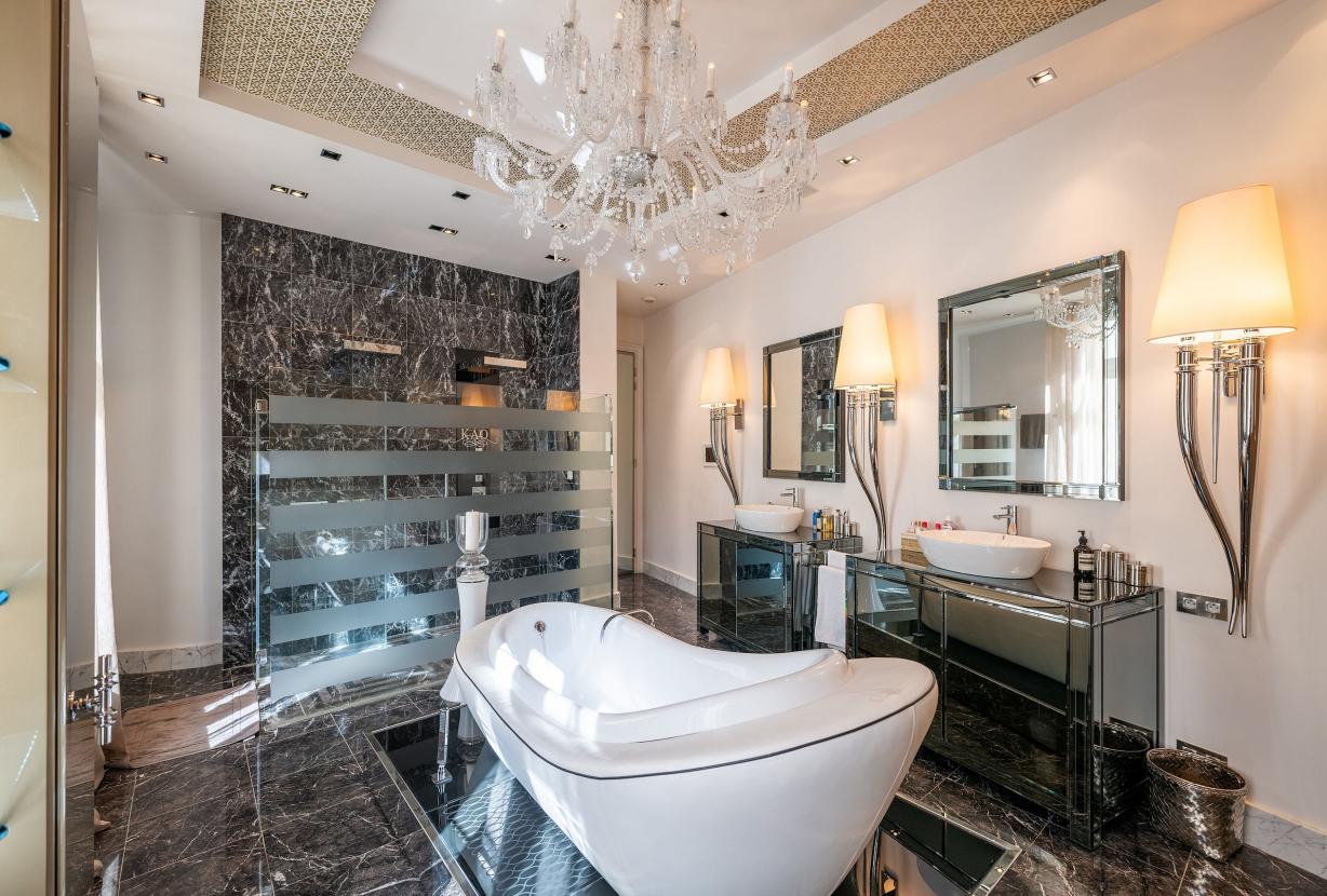 Par016 - Luxury 9 bedroom mansion in Paris 16
