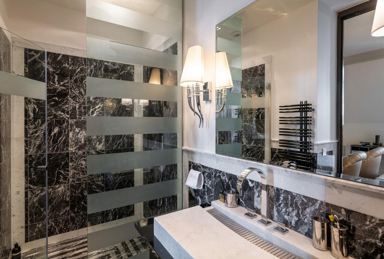 Par016 - Luxury 9 bedroom mansion in Paris 16