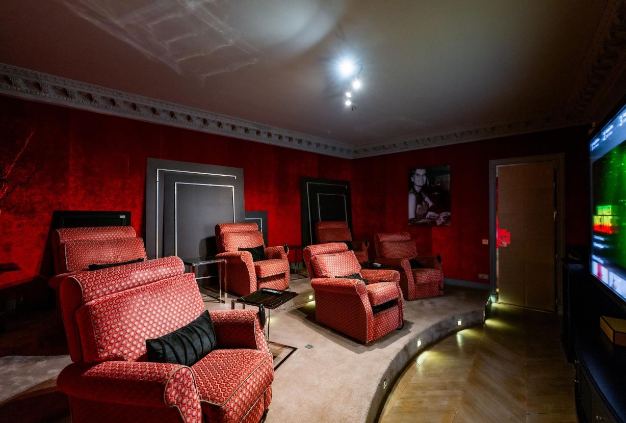 Par016 - Luxury 9 bedroom mansion in Paris 16