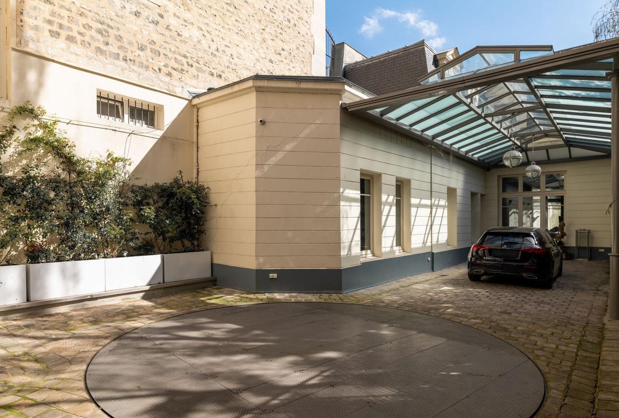 Par016 - Luxury 9 bedroom mansion in Paris 16
