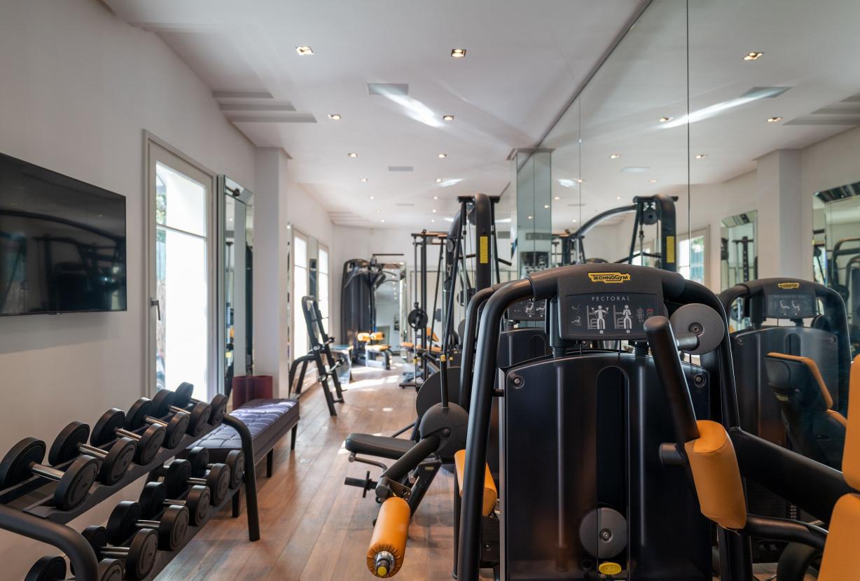 Par016 - Luxury 9 bedroom mansion in Paris 16