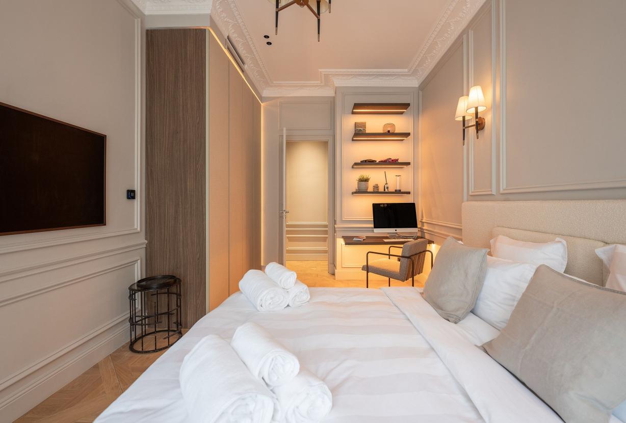 Par072 - Luxury 5 bedroom apartment in Chaillot