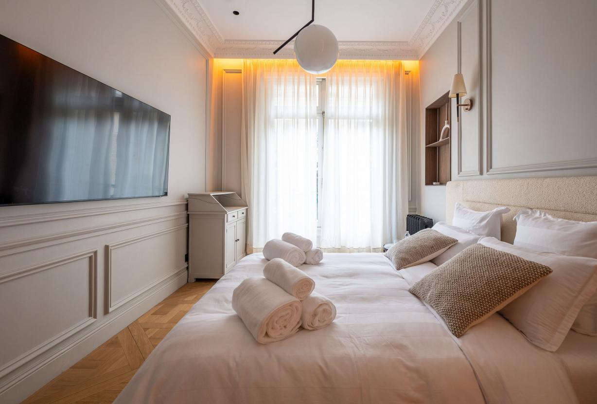 Par072 - Luxury 5 bedroom apartment in Chaillot