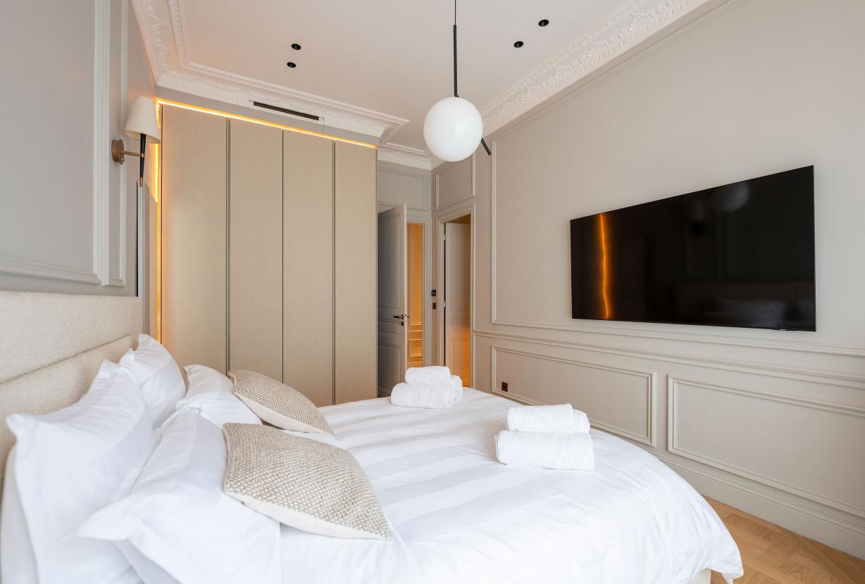 Par072 - Luxury 5 bedroom apartment in Chaillot