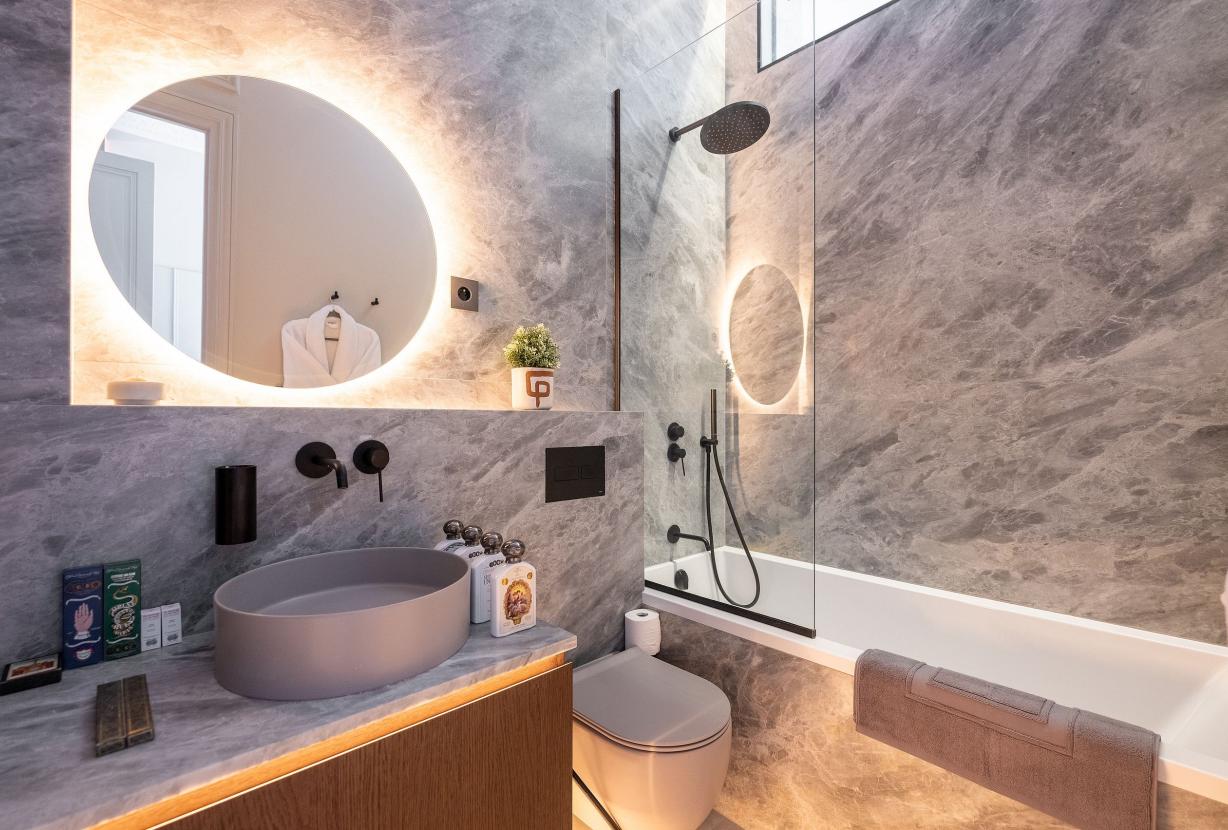Par072 - Luxury 5 bedroom apartment in Chaillot