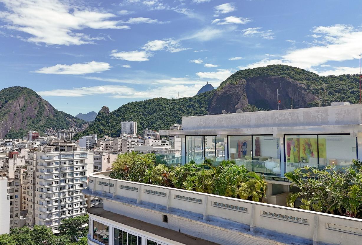 Rio001 — Beachfront penthouse in Copacabana