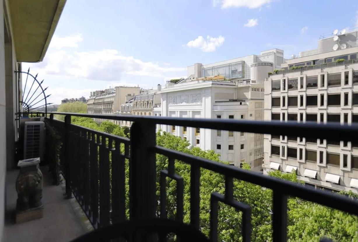Par422 - Appartement de 2 chambres sur Montaigne
