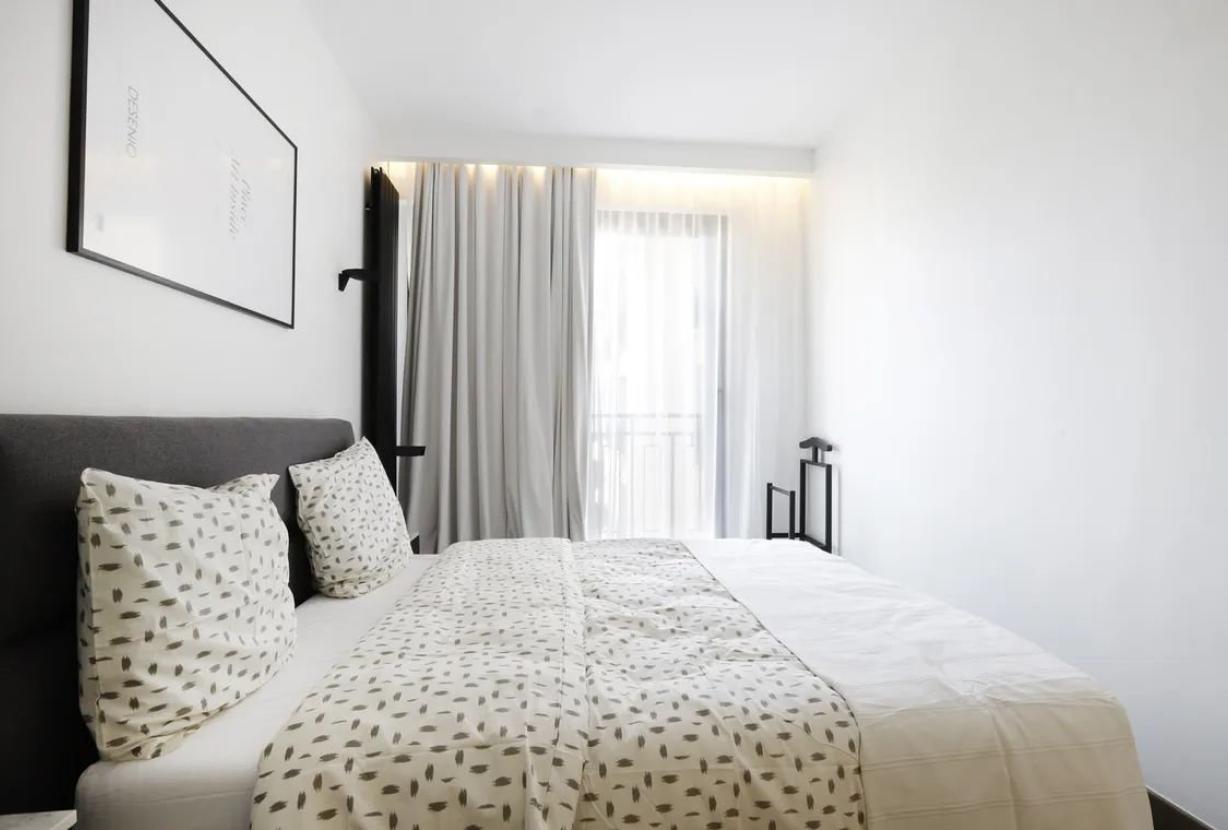 Par422 - Appartement de 2 chambres sur Montaigne