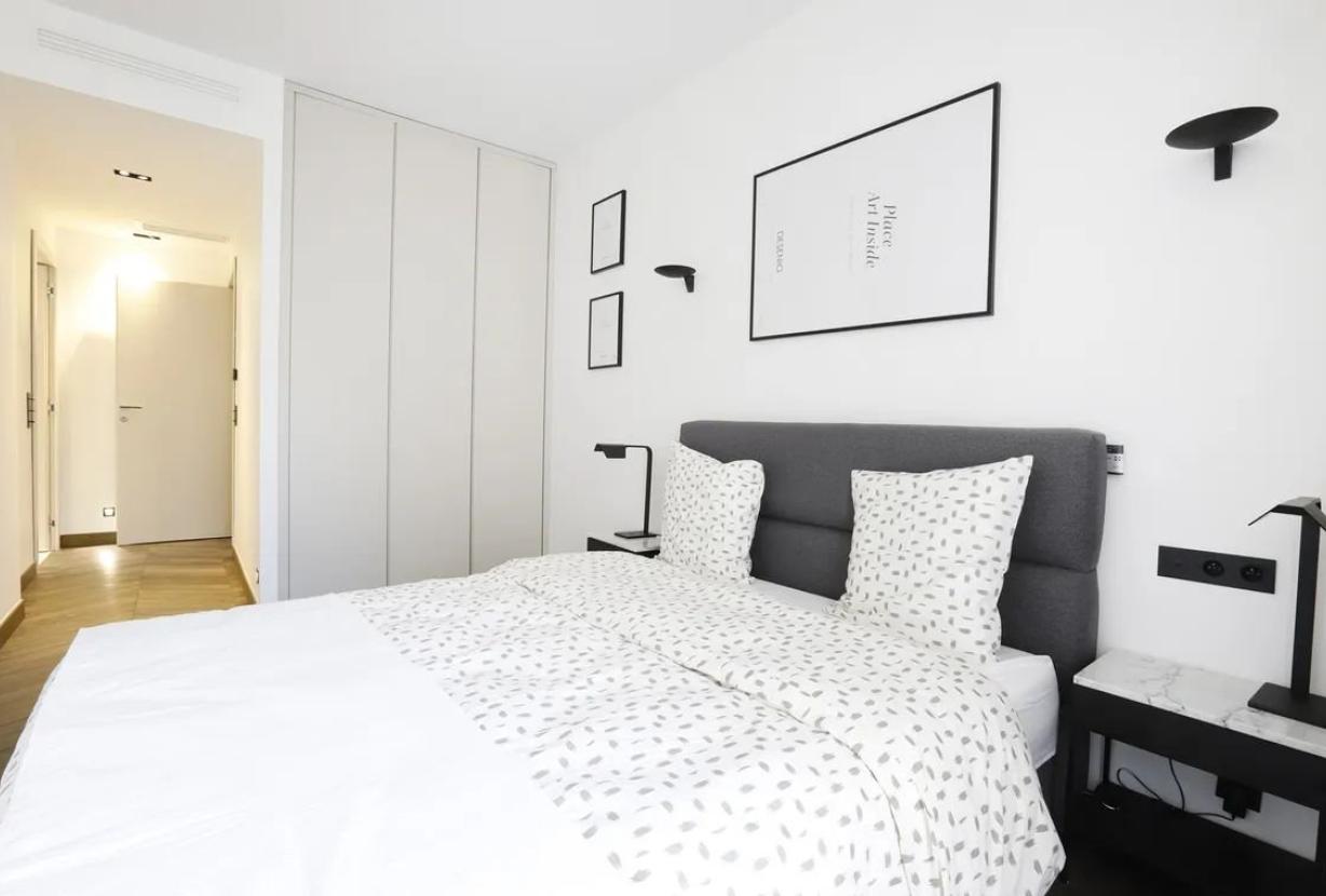 Par422 - Appartement de 2 chambres sur Montaigne