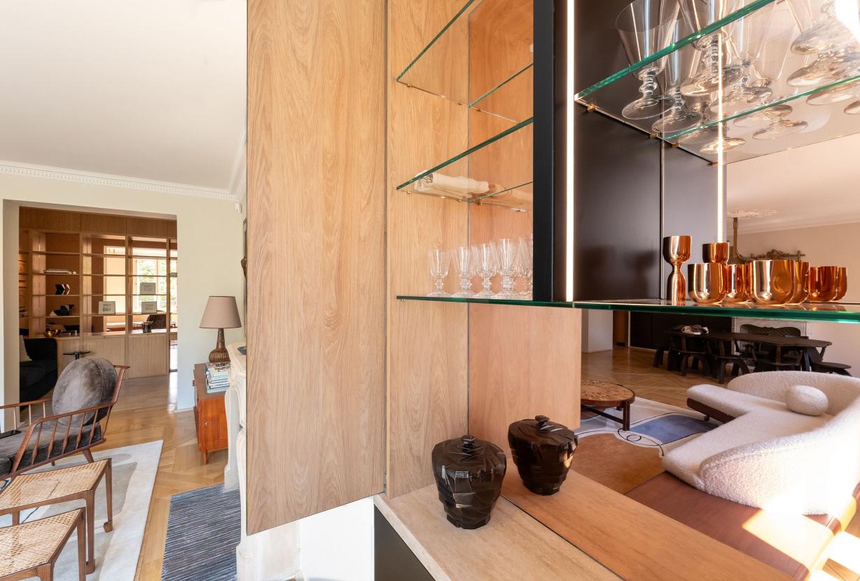 Par143 - Appartement de prestige Avenue Montaigne