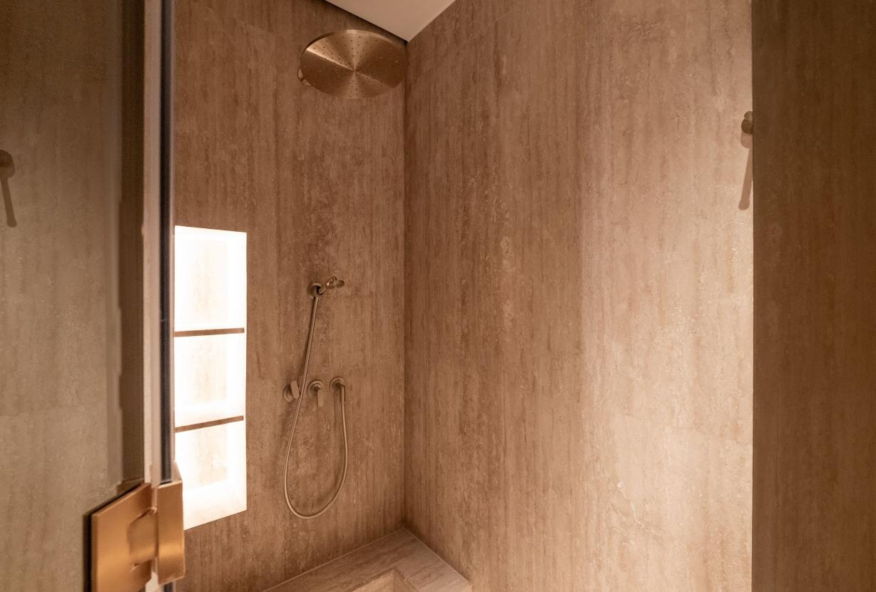 Par143 - Appartement de prestige Avenue Montaigne