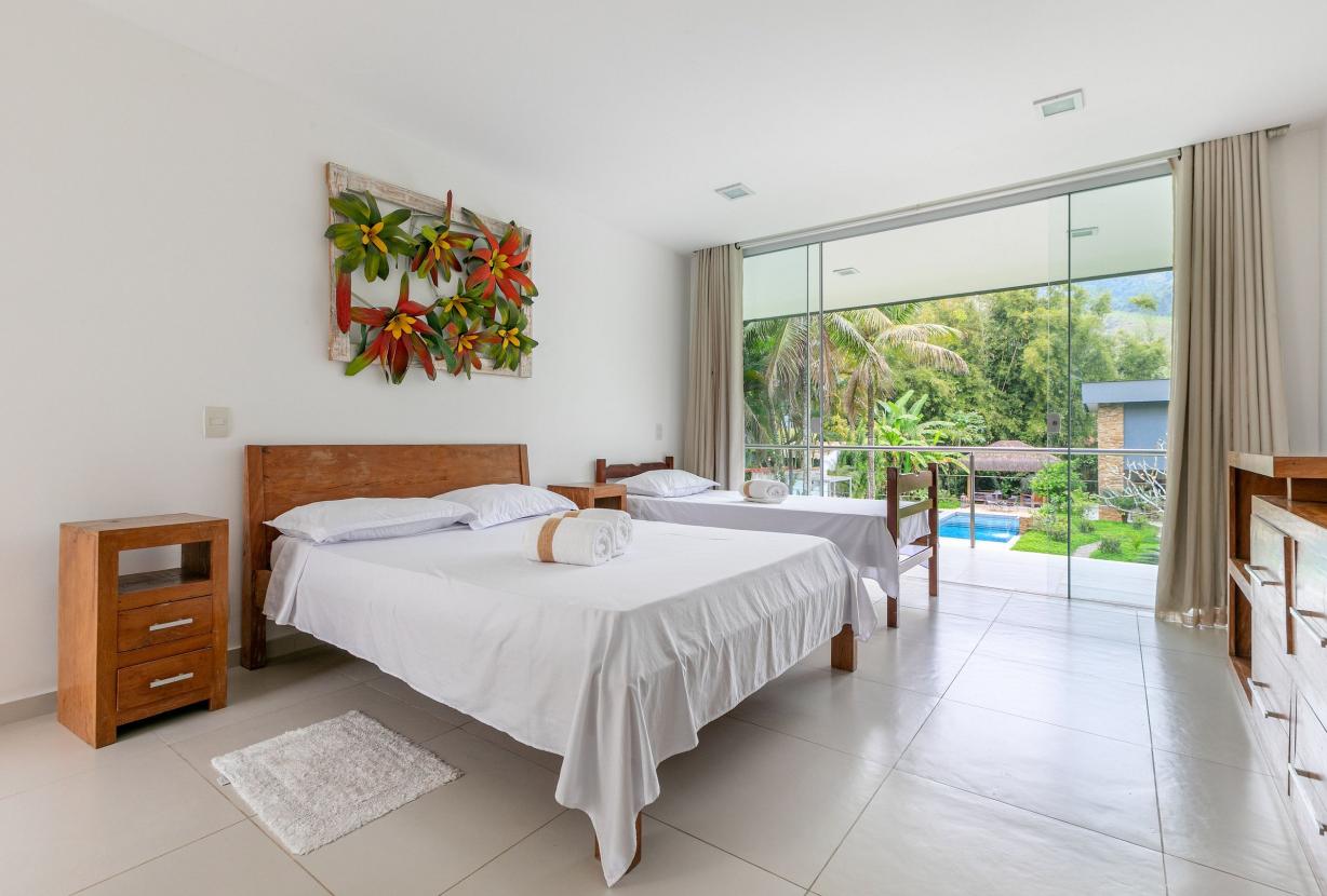 Ang063 - Beautiful House in Porto Frade