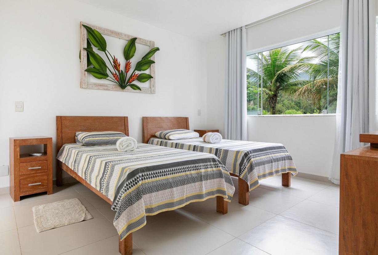 Ang063 - Beautiful House in Porto Frade