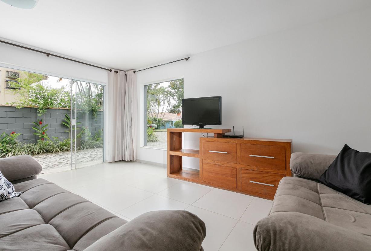 Ang063 - Beautiful House in Porto Frade