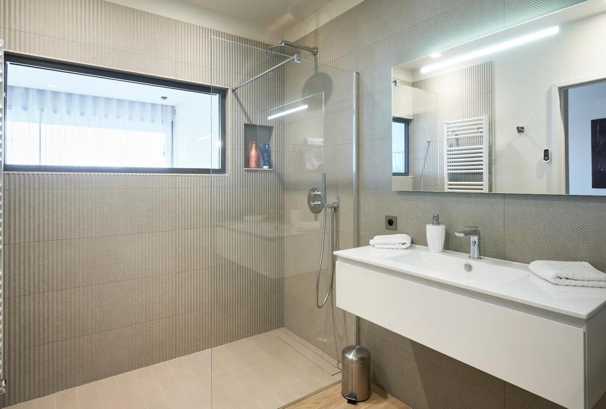 Azu052 - Villa Contemporaine de Prestige à Gassin