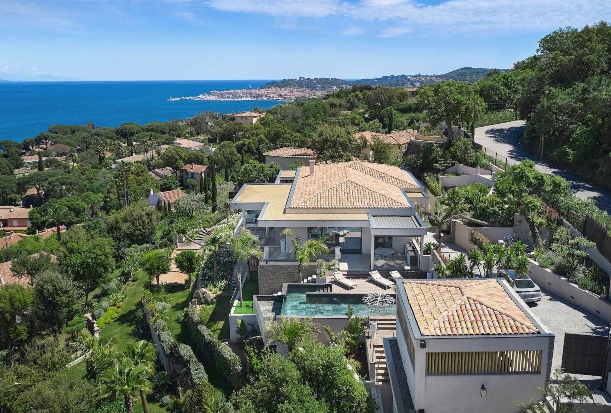 Azu052 - Villa Contemporaine de Prestige à Gassin