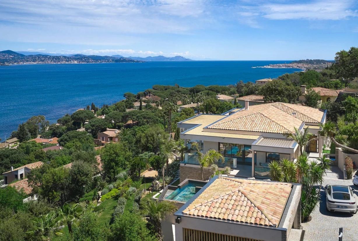 Azu052 - Villa Contemporaine de Prestige à Gassin