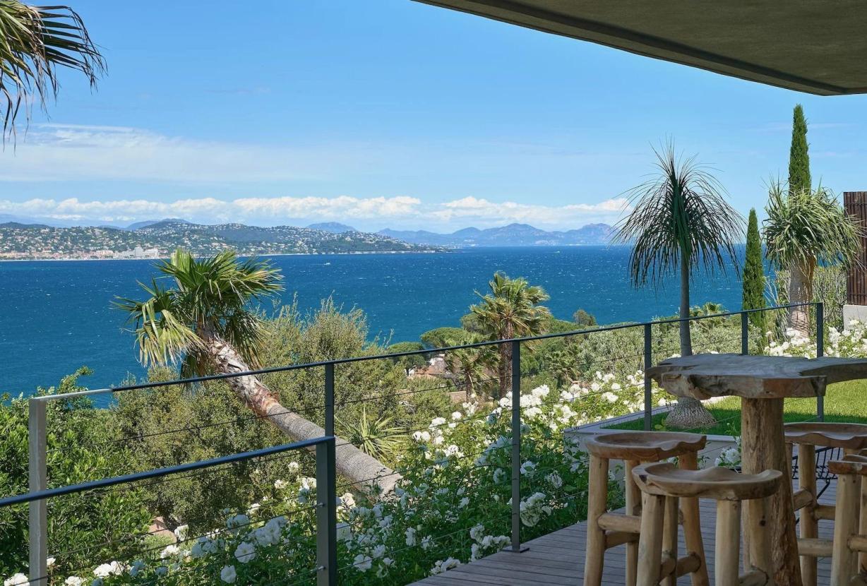 Azu052 - Villa Contemporánea en St Tropez