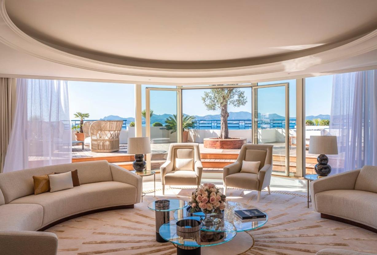 Azu060 - 1250 sqm luxury penthouse with terrace