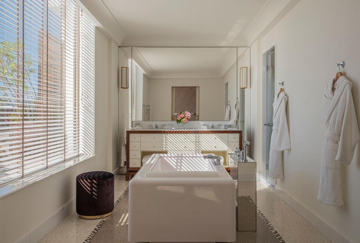 Azu060 - 1250 sqm luxury penthouse with terrace