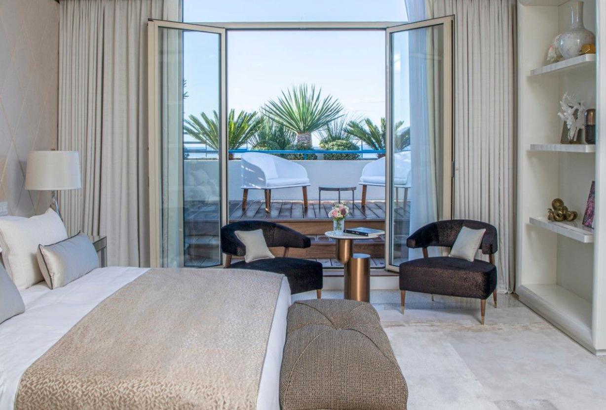 Azu060 - 1250 sqm luxury penthouse with terrace