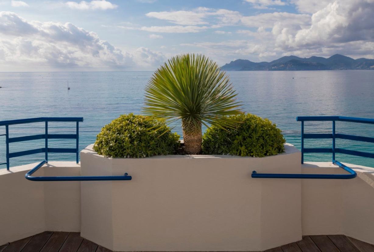 Azu060 - 1250 sqm luxury penthouse with terrace