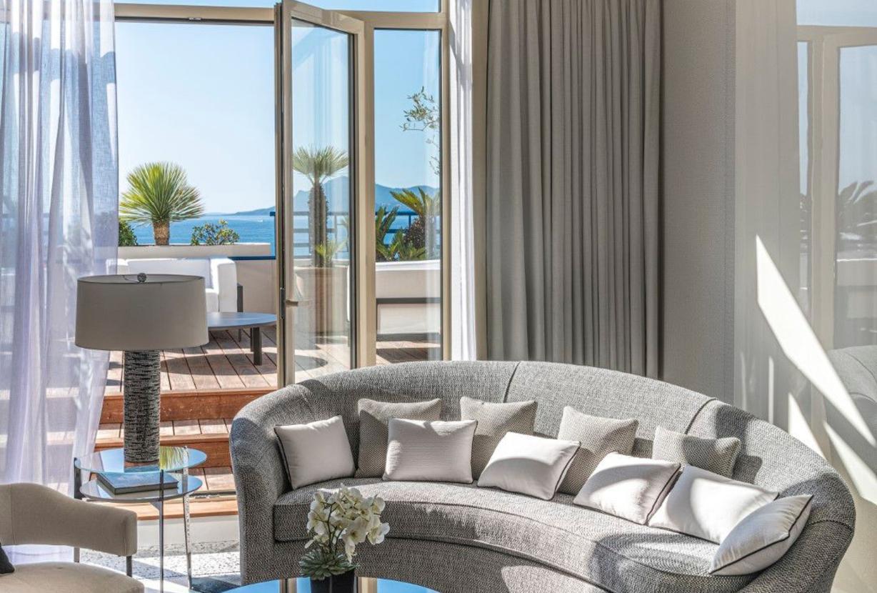 Azu060 - 1250 sqm luxury penthouse with terrace