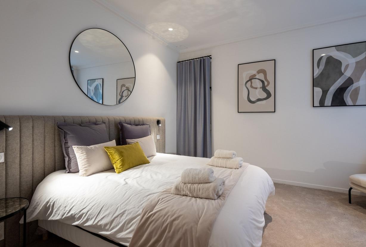 Par058 - Grand appartement dans le Triangle d'Or