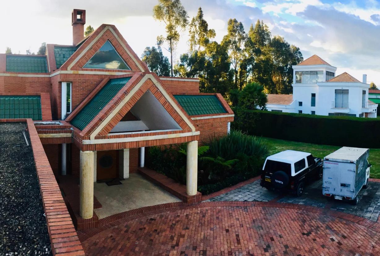 Bog900 – Amplia casa en prestigioso condominio en Mosquera