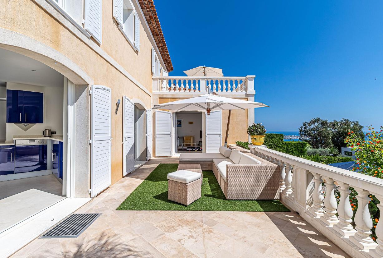 Azu132 - Villa d’Exception à Louer à Super Cannes