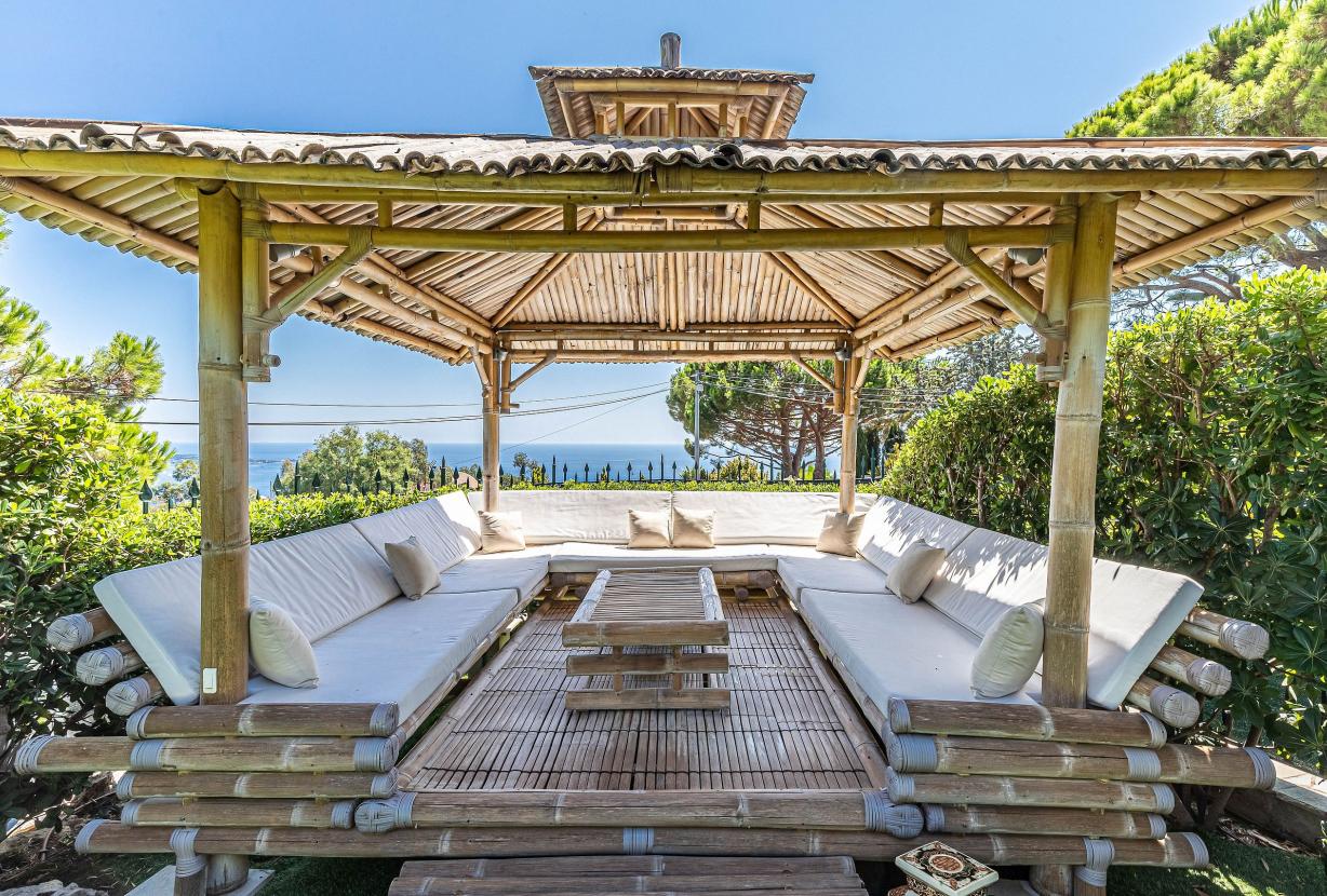Azu132 - Villa d’Exception à Louer à Super Cannes