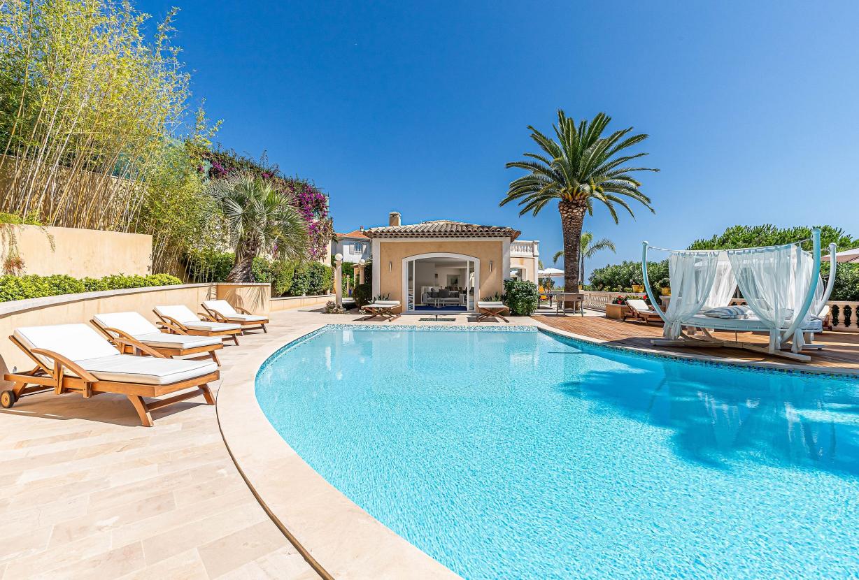 Azu132 - Villa d’Exception à Louer à Super Cannes
