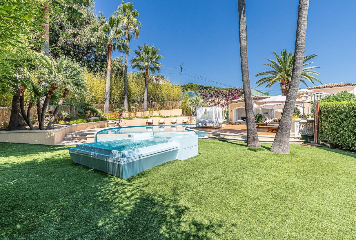 Azu132 - Villa d’Exception à Louer à Super Cannes