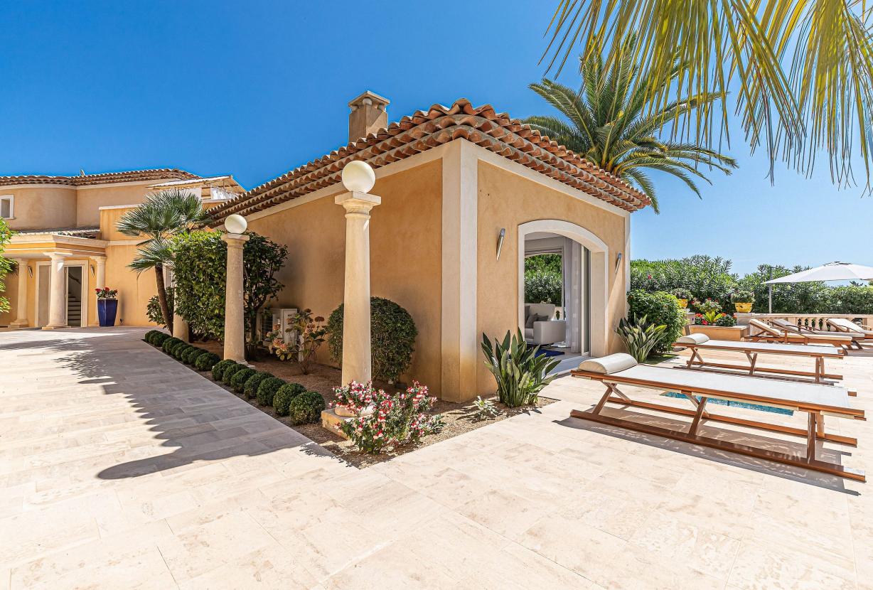 Azu132 - Villa d’Exception à Louer à Super Cannes