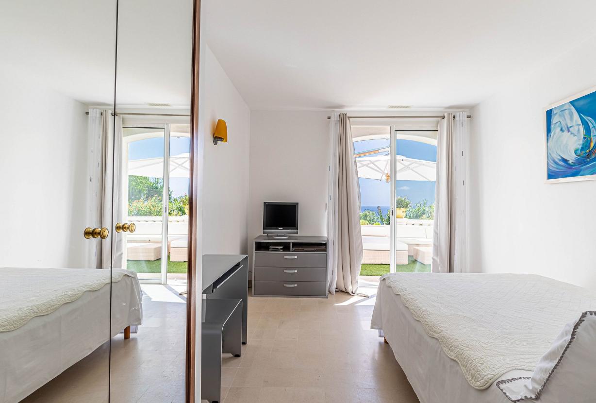 Azu132 - Villa d’Exception à Louer à Super Cannes