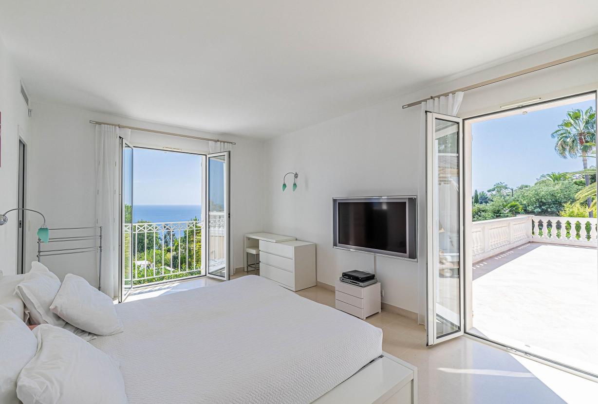 Azu132 - Villa d’Exception à Louer à Super Cannes