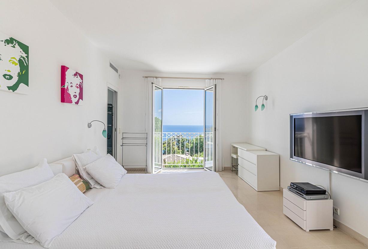 Azu132 - Villa d’Exception à Louer à Super Cannes