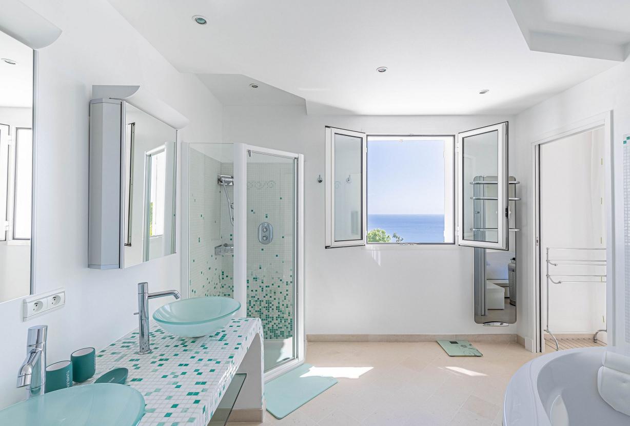 Azu132 - Villa d’Exception à Louer à Super Cannes