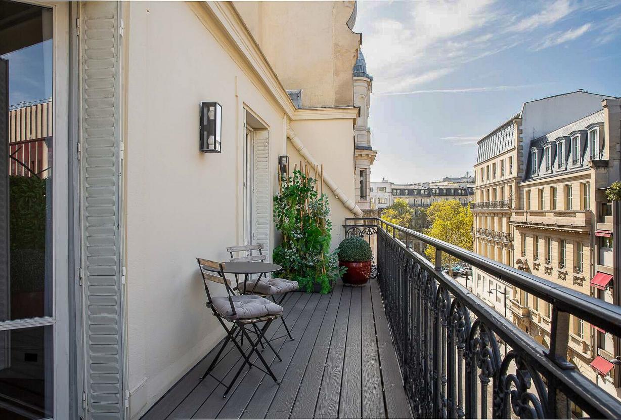 Par053 - Appartement de 6 chambres avec gym