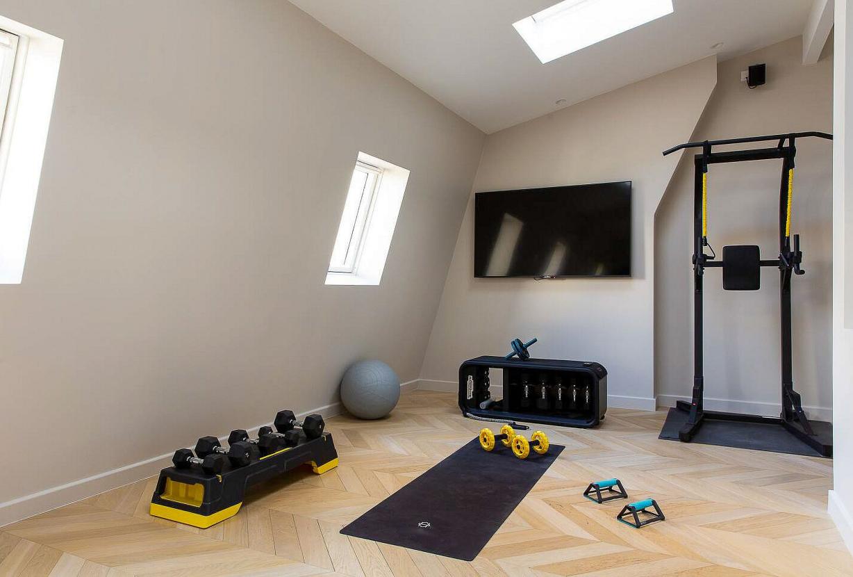 Par053 - Appartement de 6 chambres avec gym