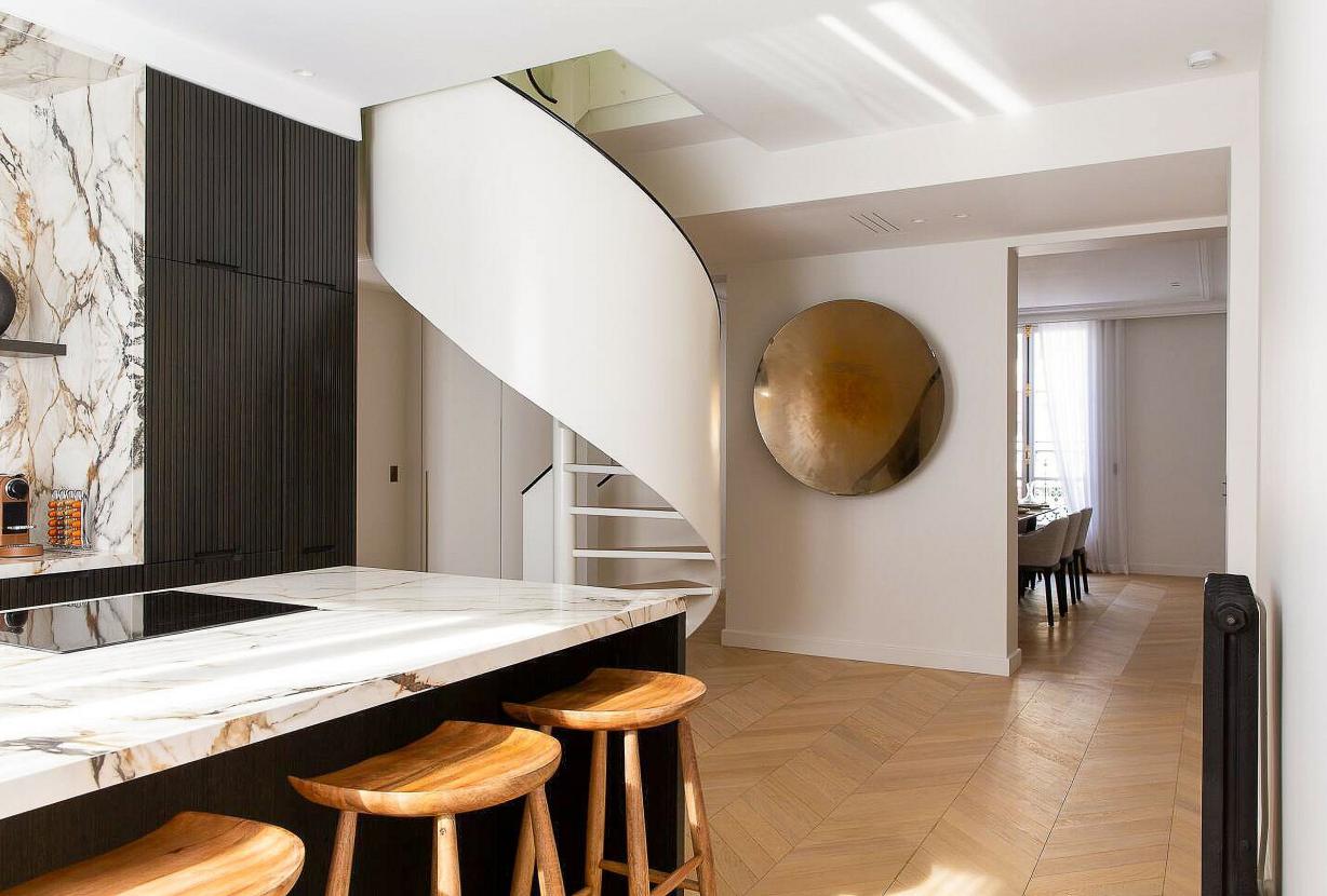 Par053 - Appartement de 6 chambres avec gym