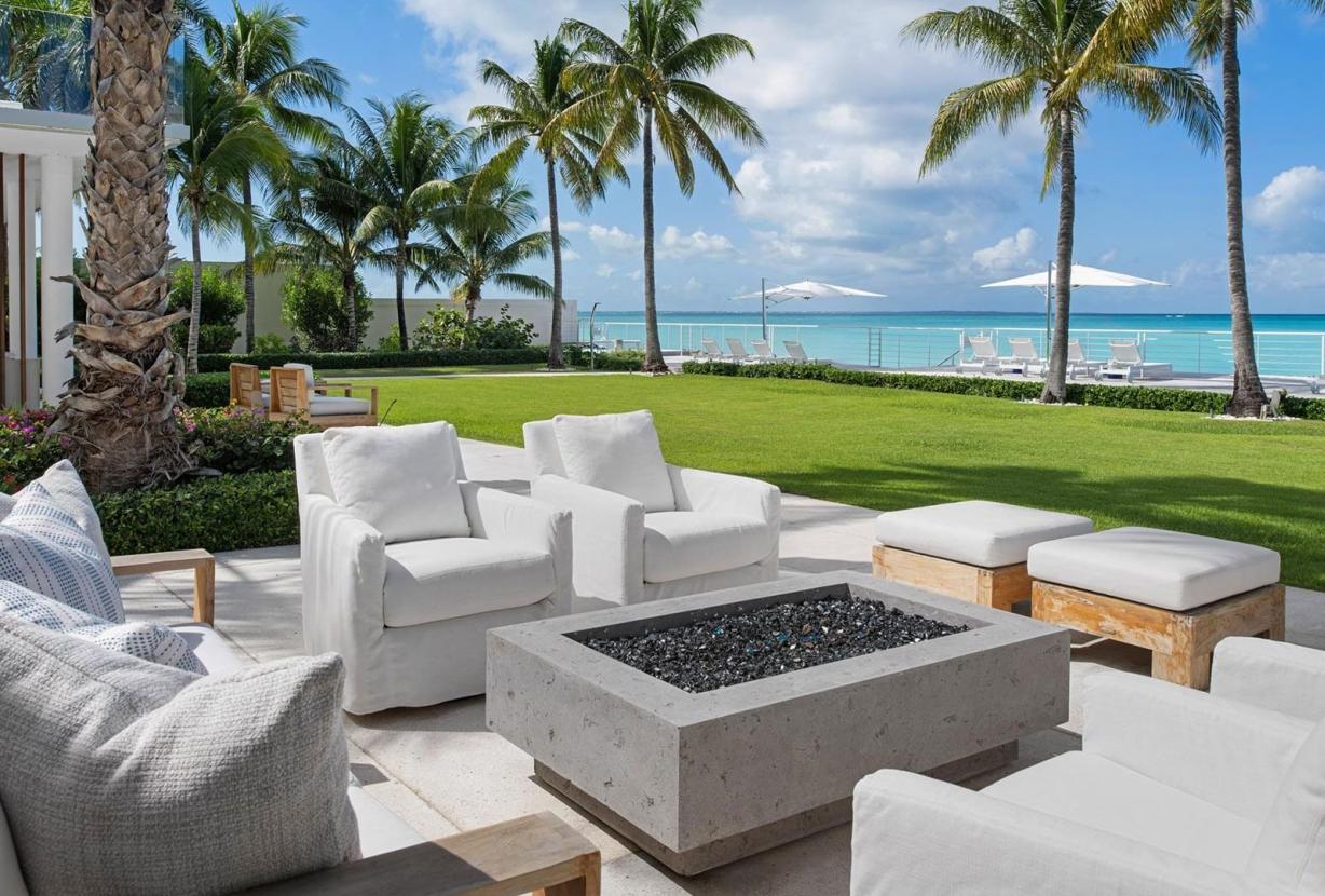 Tci007 - Luxury beachfront villa in Grace Bay