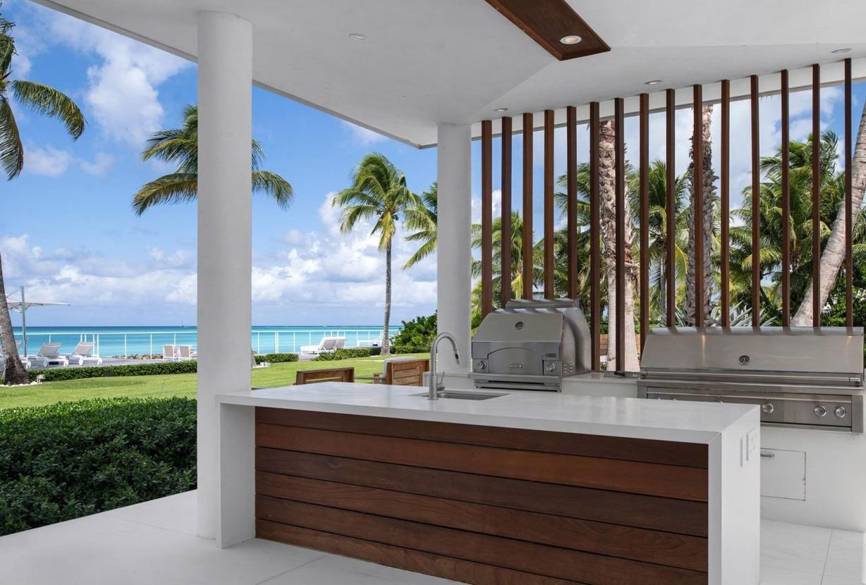 Tci007 - Luxury beachfront villa in Grace Bay
