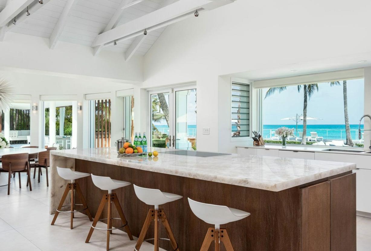 Tci007 - Luxury beachfront villa in Grace Bay