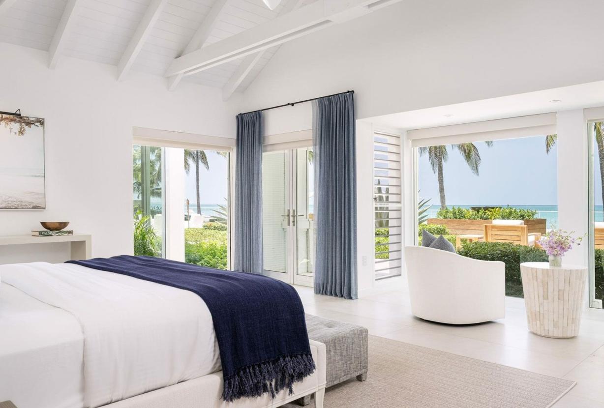 Tci007 - Luxury beachfront villa in Grace Bay