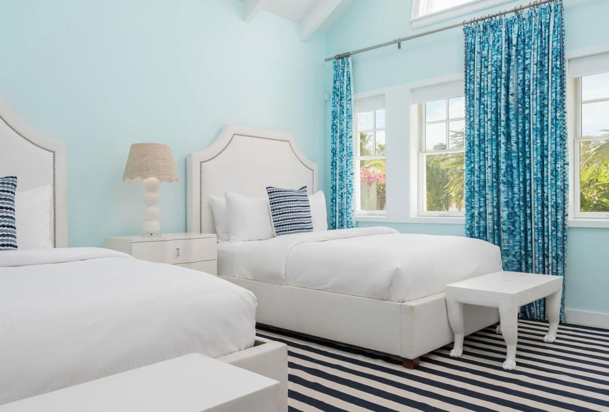 Tci007 - Luxury beachfront villa in Grace Bay